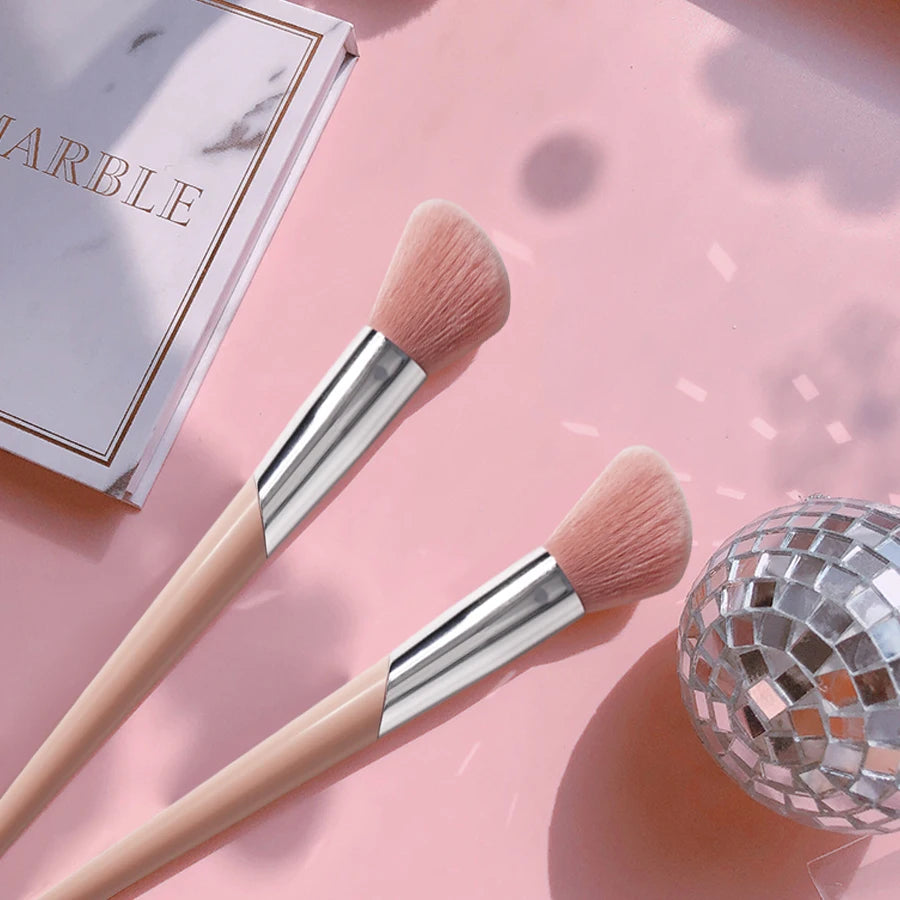 Fashion Fenty Style Makeup Brushes Sculpting Bronzer Brush Highlighter Blending Shadow Blusher Make up Brush Tool Quake