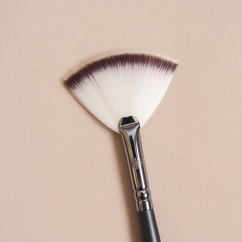 Black Long Handle Small Thin Makeup Finished Fan Powder Blush Cheek Blush Cosmetic Brush P723 Quake