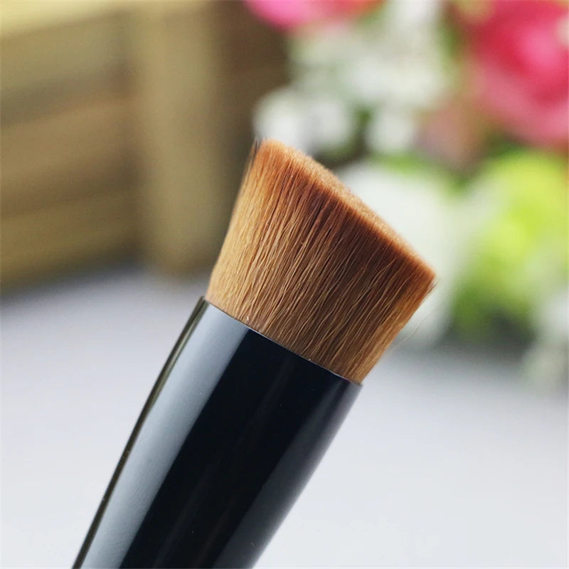 Angled Flat 131 Japan Liquid Foundation Brush BB Cream Sculpting Contour Makeup Brush Acrylic Handle With Case Quake