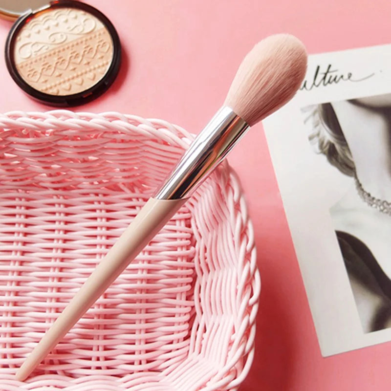 Fashion Fenty Style Makeup Brushes Sculpting Bronzer Brush Highlighter Blending Shadow Blusher Make up Brush Tool Quake