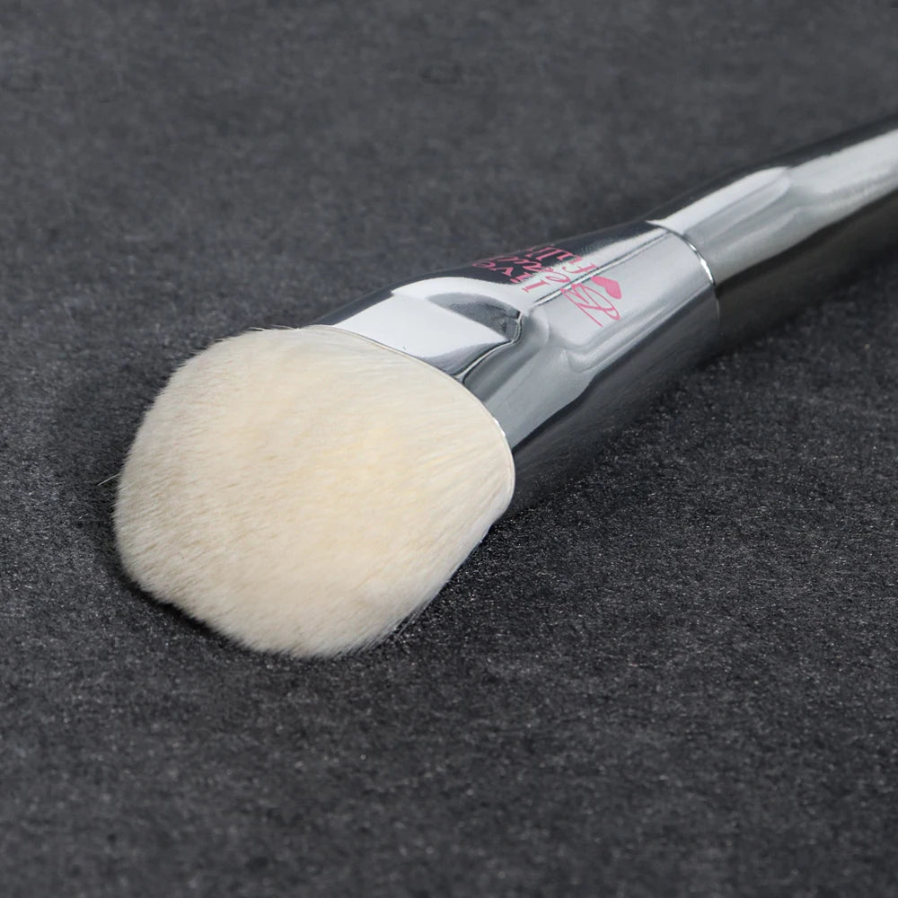 Professional IT Cosmetic Foundation Brush Silver Chromed Round Head Liquid Foundation BB Cream Bronzer Makeup Brush Quake