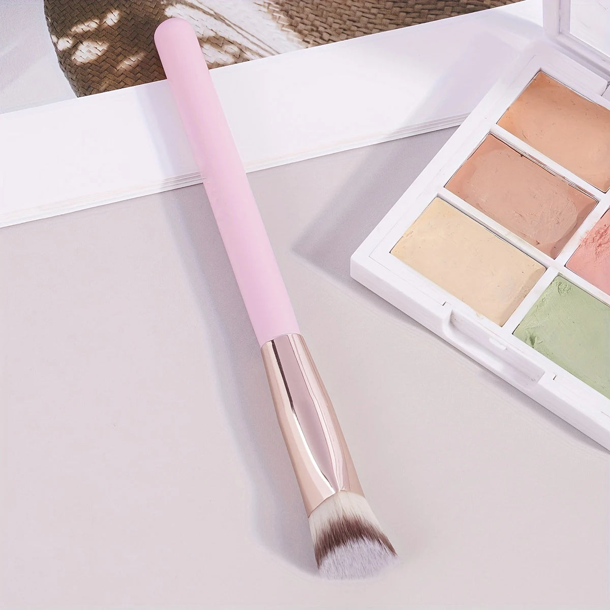 Premium Concealer Brush, Triangle Brush Head, Soft Synthetic Bristles, Fit for The Skin Quake