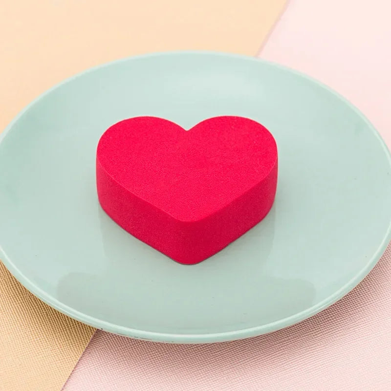Rose Red Heart Soft Sponge Puff Wet and Dry Dual Use Makeup Beauty Puff Liquid Foundation Sponge Cosmetic Tools 1pc 6.5x5.5x2CM Quake rose red