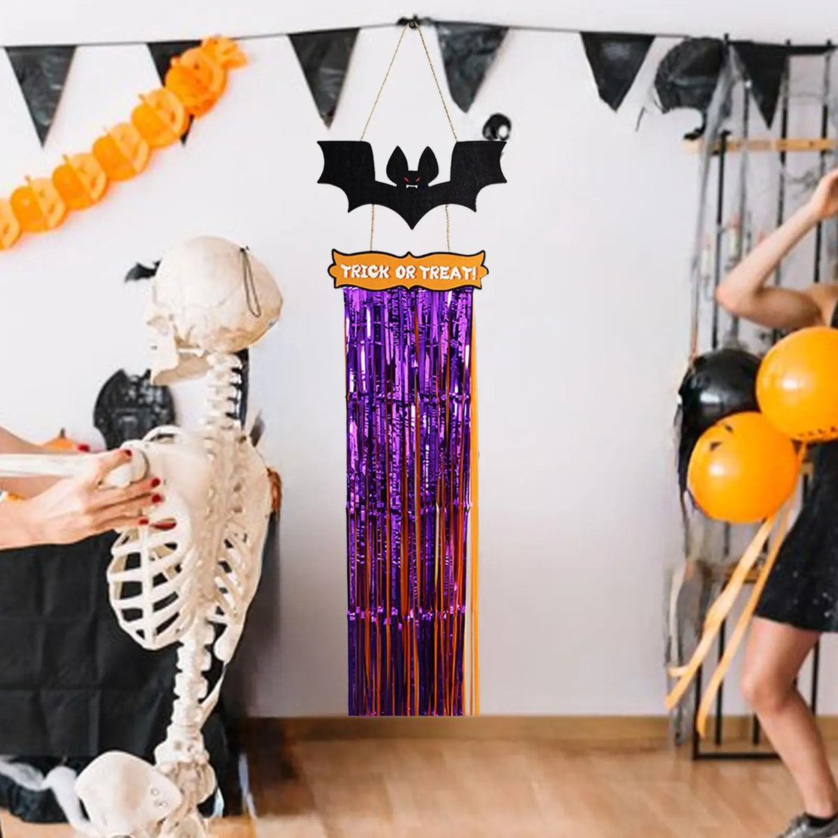 Halloween Hanging Sign Versatile with Lanyard for Relatives Wall Plaque Wood Ornament for Indoor Living Room Window Outdoor Wall Quake Bat