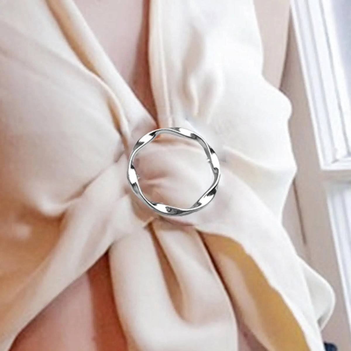 Silk Scarf Ring Clip Metal 4 Pieces Scarf Buckle Elegant Secure Classic Women Fashion Metal Buckle for Formal Business Meeting Quake
