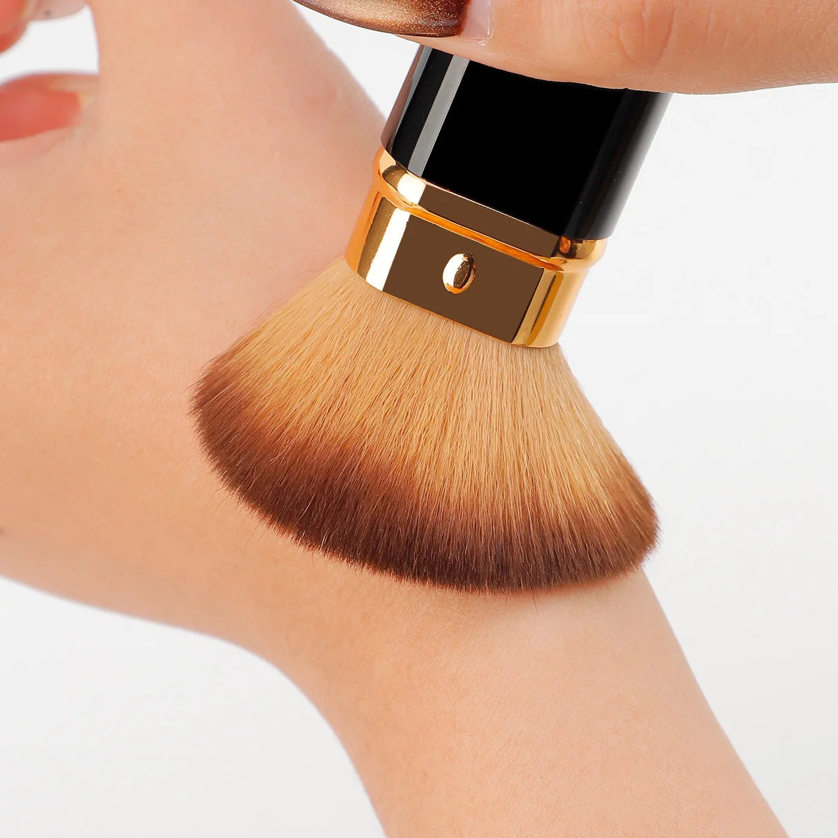 1PCS Professional Retractable Kabuki Brush Round Head Foundation Blush Loose Powder Makeup Tool Makeup Brush Quake