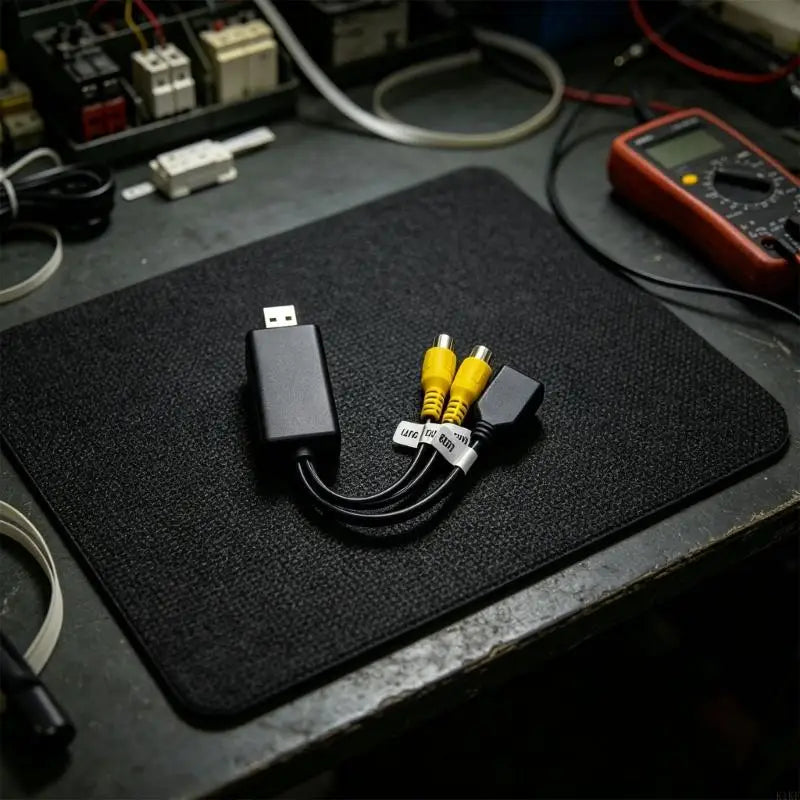Three-Branch USB to CVBS Output Cable for In-Vehicle Navigation Equipment, with 2 Video Sockets and Separate USB Extension K1KF Quake
