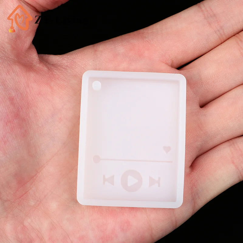 1Pcs Super Glossy Epoxy Resin Player Mold Keychain Casting Silicone Mould DIY Crafts Quake