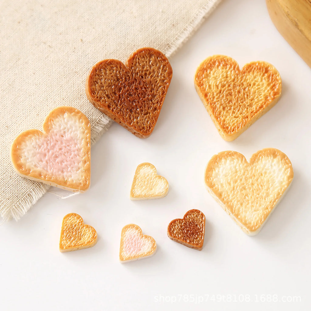 40pcs Kawaii Resin Simulation Heart Toast Food Play For Doll House Micro Landscape DIY Kitchen Food Desktop Ornament Accessories Quake