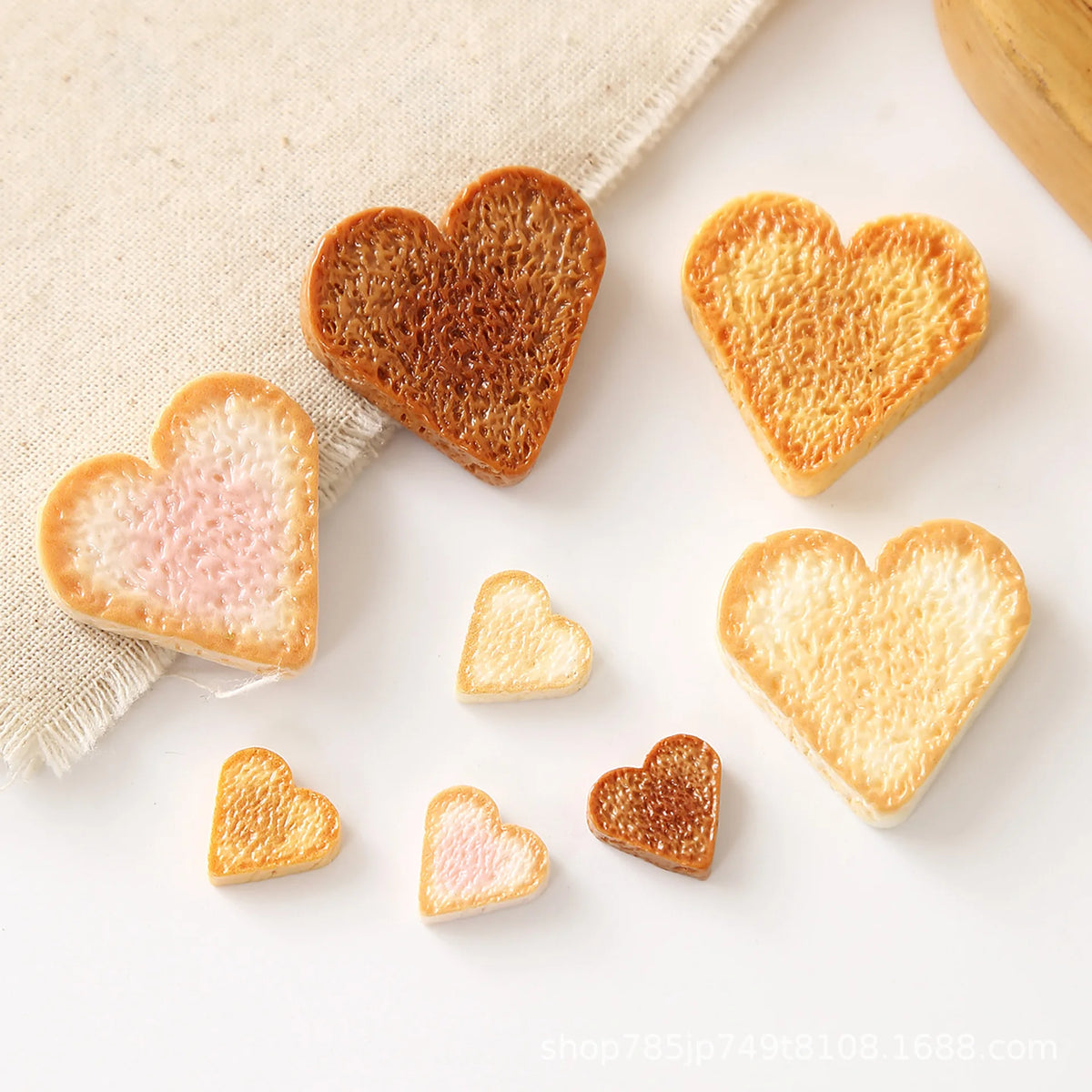 40pcs Kawaii Resin Simulation Heart Toast Food Play For Doll House Micro Landscape DIY Kitchen Food Desktop Ornament Accessories Quake
