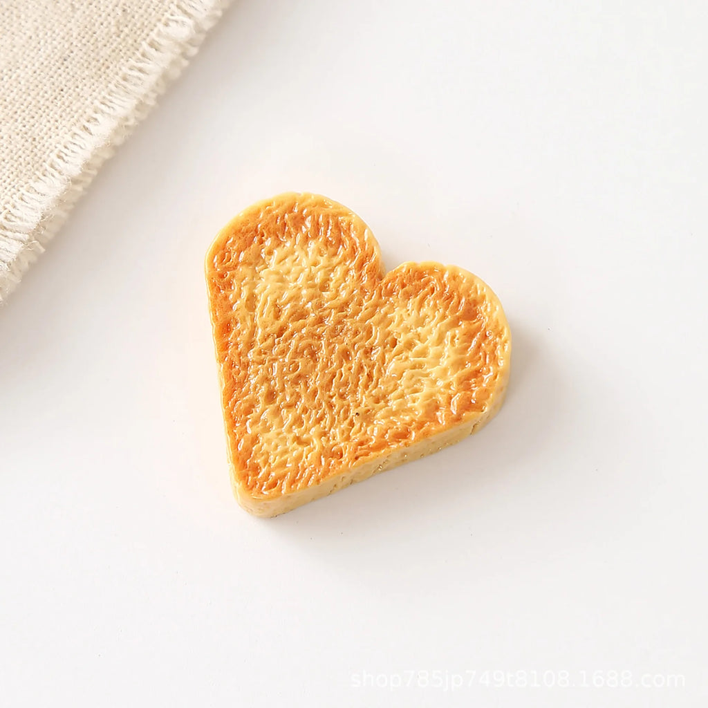 40pcs Kawaii Resin Simulation Heart Toast Food Play For Doll House Micro Landscape DIY Kitchen Food Desktop Ornament Accessories Quake small 3