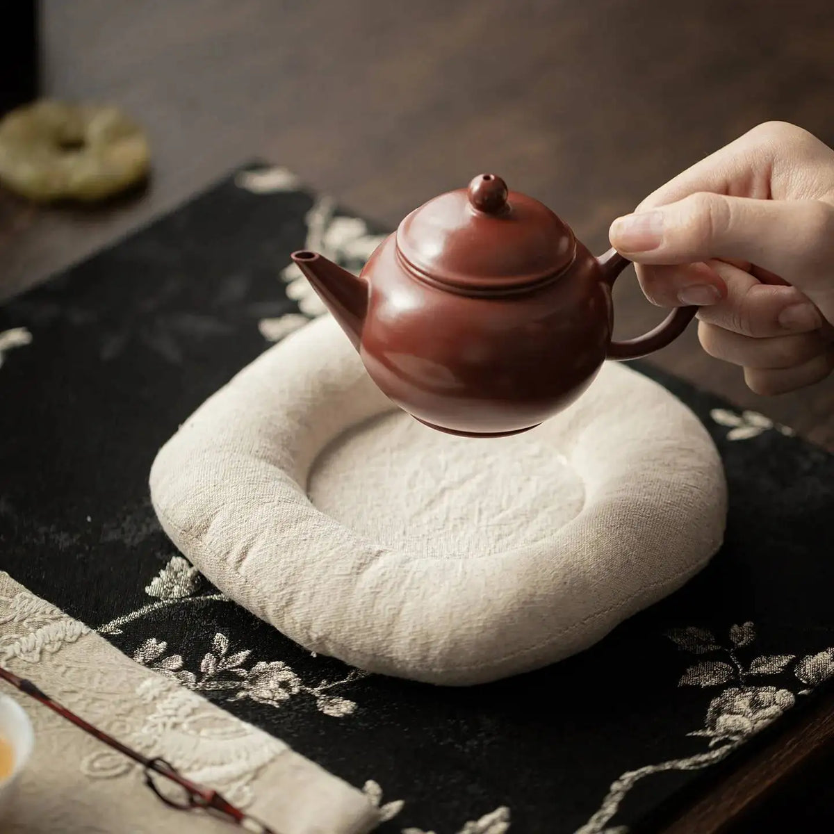 Plum Blossom Embroidery Brocade Tea Mat Household Tea Towel Tea Flag Mat Teapot Holder Heat Insulation Dry Bubble Mat Tea Mat Quake