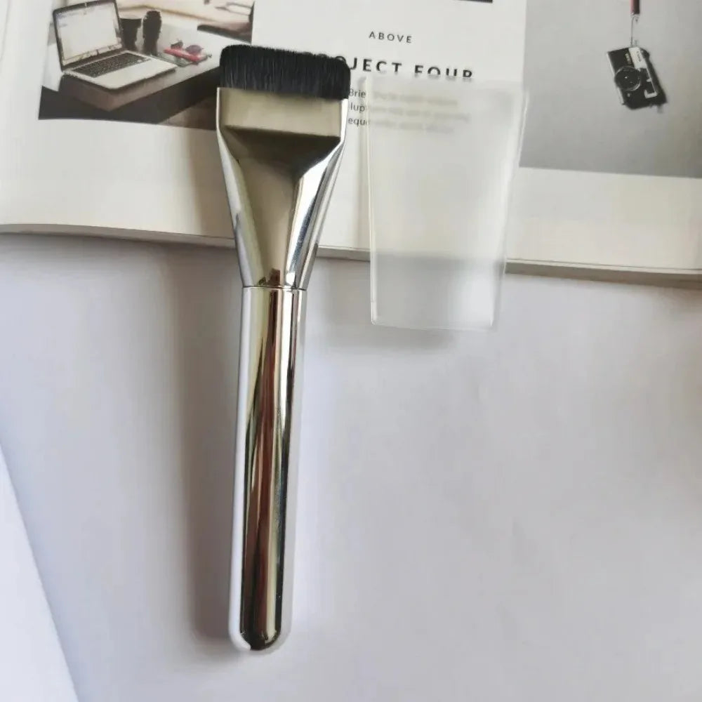 -New Foundation Brush Korean Makeup Brush Ultra-Thin One-Line Mask Brush Primer Concealer Brush Quake