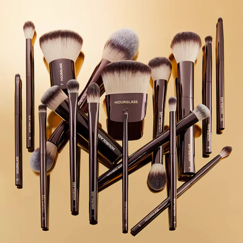 Hourglass Makeup Brush- No.5 Small Concealer Brush Soft and Skin-friendly Fiber Hair Cover up Flaws Fashion Design Face Brush Quake