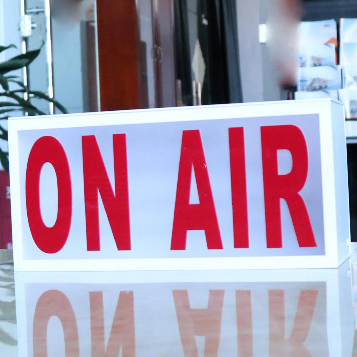 Studio Sign LED Illuminated Night Lights Wireless Using On The Air Light up Sign for Pub Recording Radio Home Decoration Quake Whitered