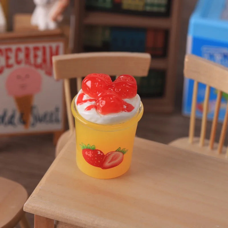 5pcs Large Strawberry Ice Cream Miniature Resin Simulation Food Play DIY Kitchen Food For Dollhouse Jewelry Making Accessories Quake yellow