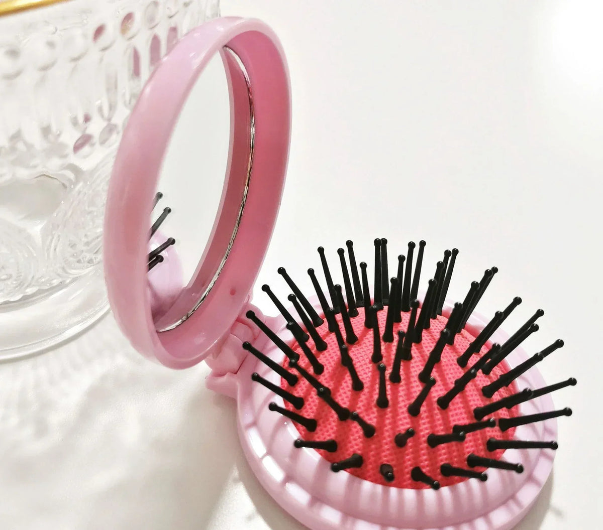 Portable Mini Round Hair Comb with Mirror Pocket Small Size Traveling Massage Folding Hair Comb Women Hair Brushes Styling Tools Quake Red