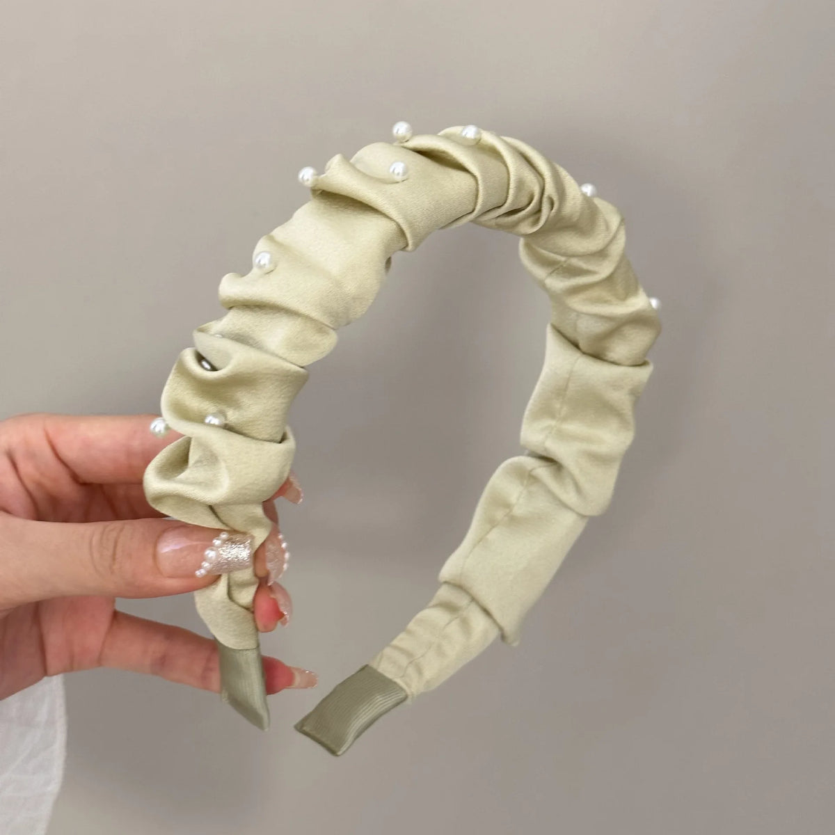 Vintage Wrinkled Pearl Headand Girls Sweet Elegant Hair Hoop Women Fashion Versatile Wide Edge Outdoor Travel Hair Accessories Quake gn