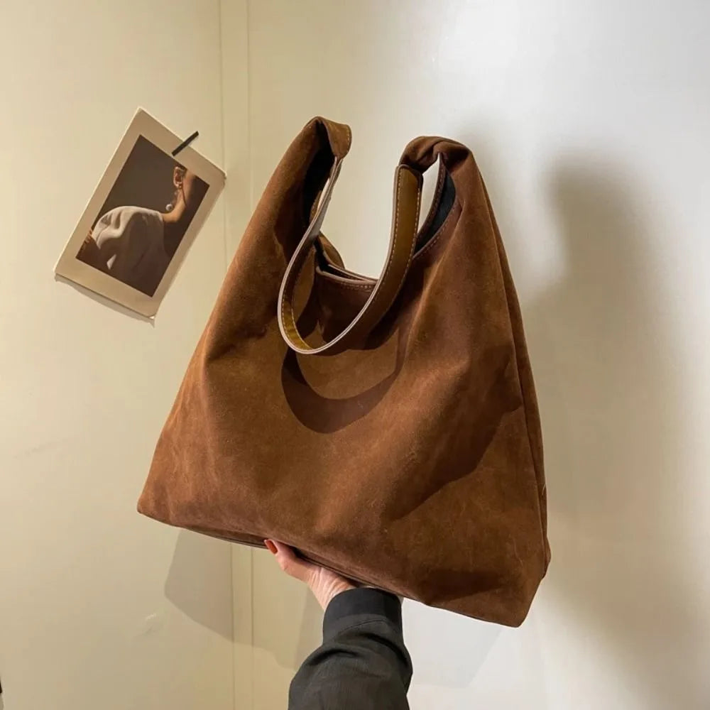 New Autumn and Winter Vintage Women's Bag Large Capacity Fashion Suede Shoulder Bag Simple Solid Color Versatile Bucket Bag Quake