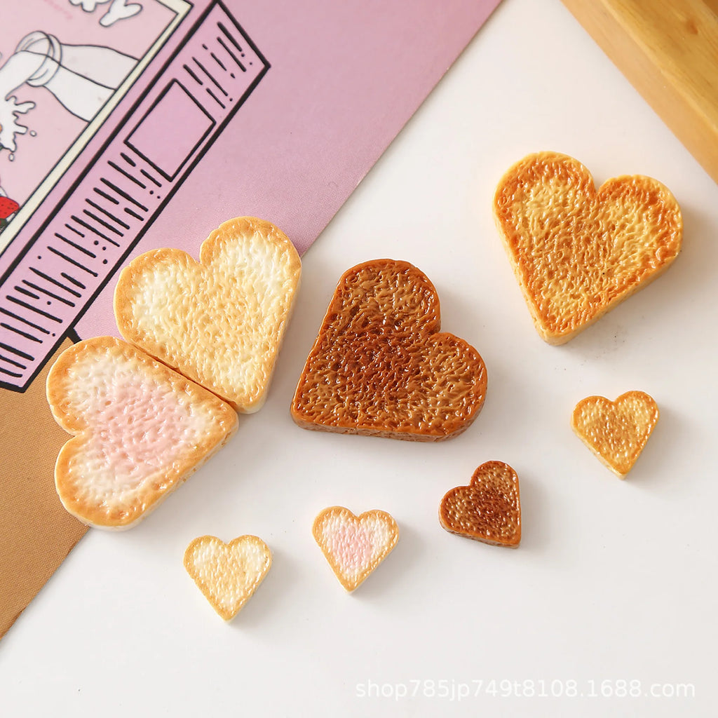 40pcs Kawaii Resin Simulation Heart Toast Food Play For Doll House Micro Landscape DIY Kitchen Food Desktop Ornament Accessories Quake