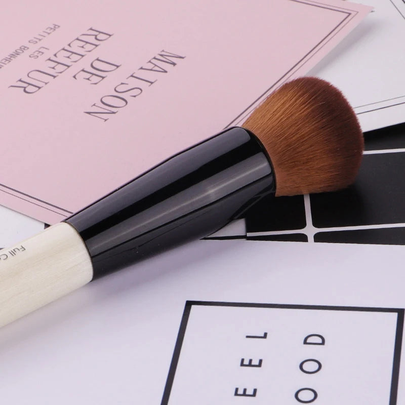 Powder Makeup Brush Wood Handle Dense Soft Round Bristle Full Coverage Face Powder Brushes Blush Contour Brush Make up Tool Quake