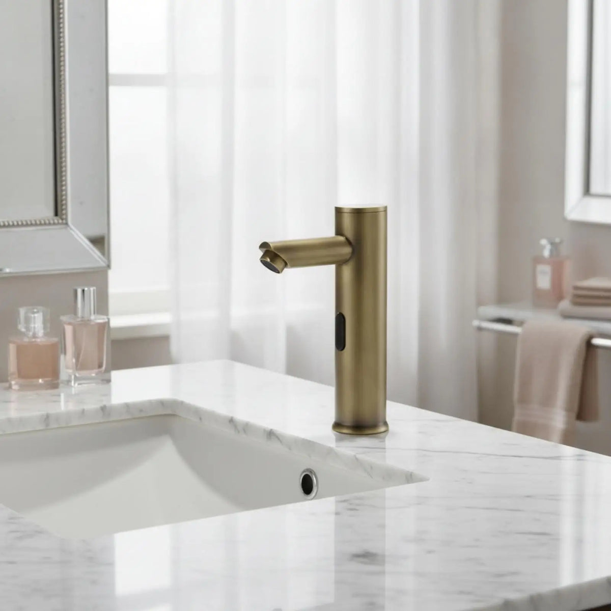 Automatic Kitchen Faucet Touchless Sensor Brass Brushed Gold Vintage Style Basin Mixer Tap for Bathroom Sink Hand Washing Quake