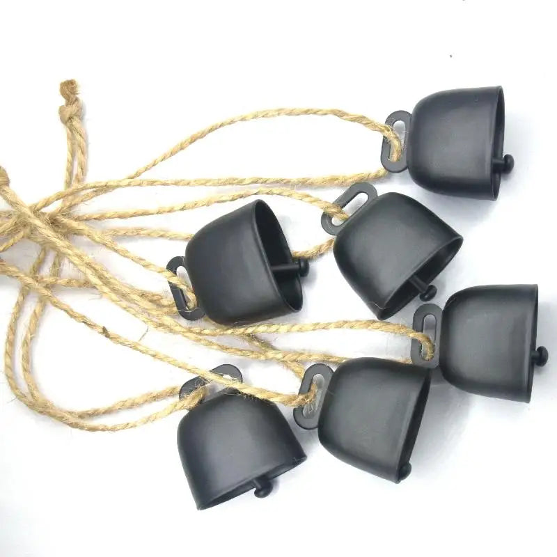 1Pcs Vintage Bell Pendant Rustic Metal Hanging Decorative Bell with Jute Rope Vintage Wind Chimes Wall Hanging Home Decor Quake Black