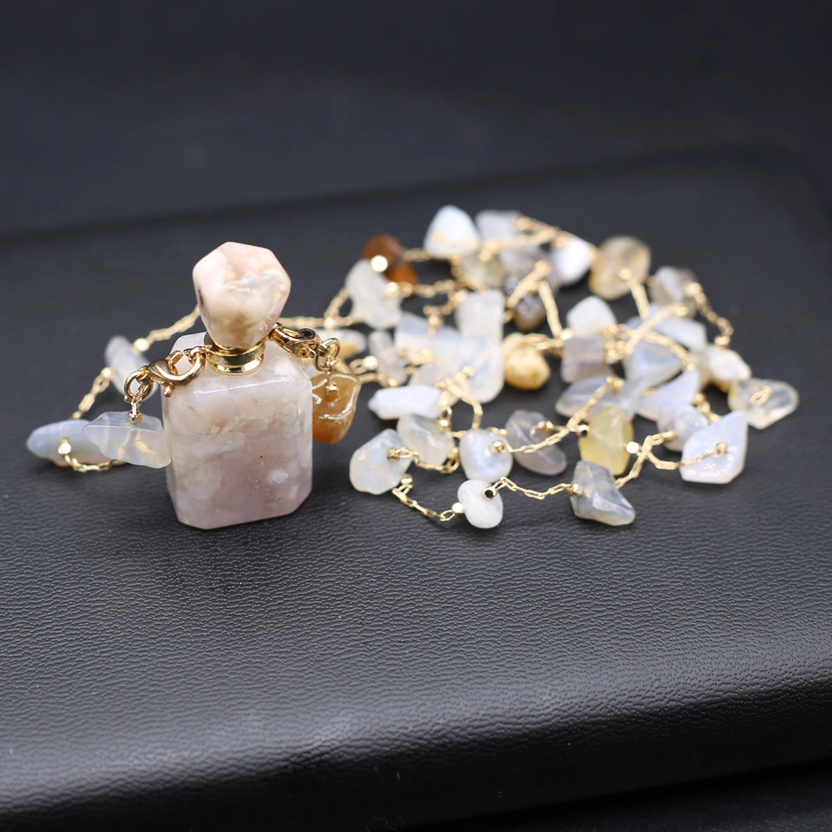 Hot Sale Essential Oil Bottles Sakura Agates Natural Stone Perfume Bottle Necklace Gravel Chain Women Necklace Dropshipping Quake