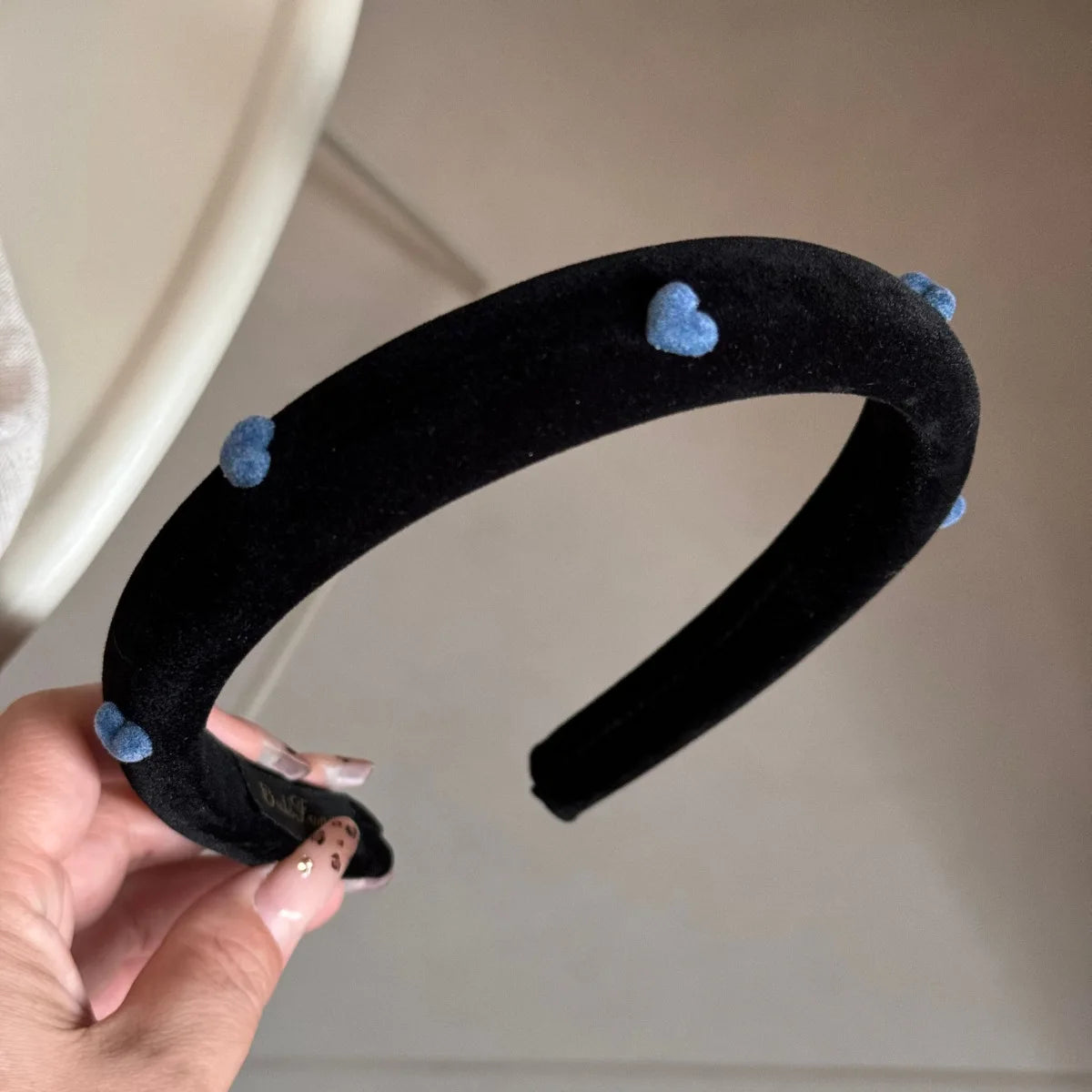 Velvet Love Heart Headband Women Girls Solid Color Elegant Hair Hoop Outdoor High Headband Hair Accessories New Sweet Hairpin Quake black