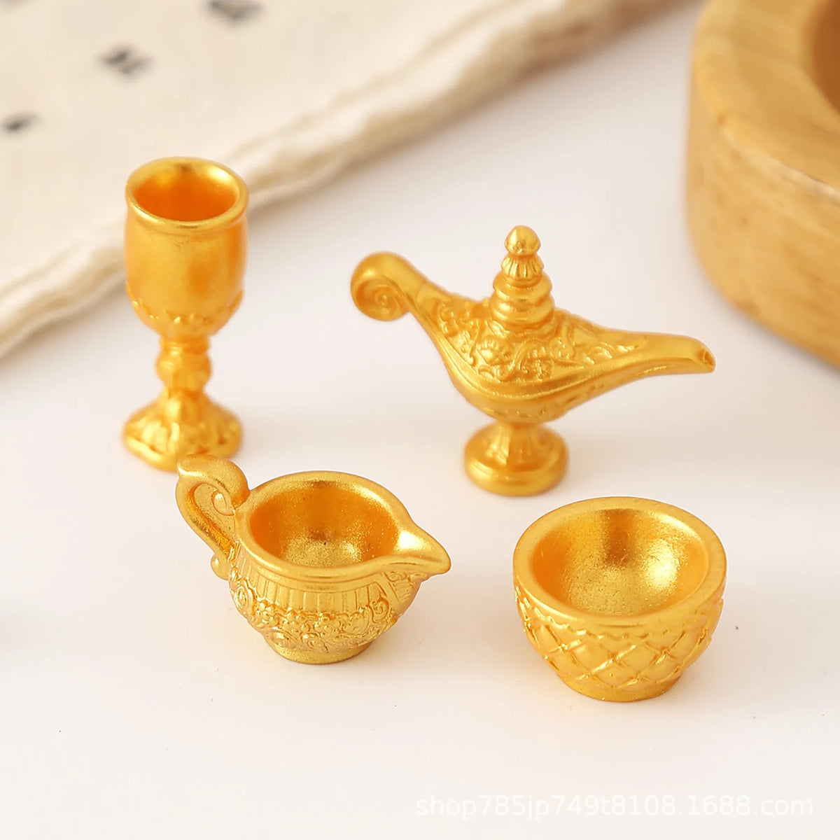 20Pcs Simulation Wine Glass Lamp Gold Resin Cabochon Miniature Figurines Fairy Garden Crafts DIY Dollhouse Desk Decor Accessory Quake
