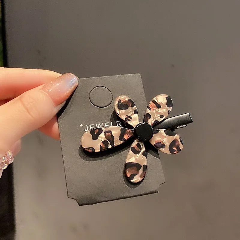 2pcs Acetic Leopard Print Flower Hairpin Korean Fashion Versatile Duckbill Clip Broken Hair Forehead Bangs Side Clip Headwear Quake GRAY