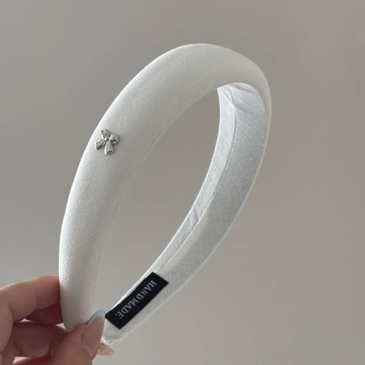 Silver Small Bow Headband Korean Sweet Temperament Pressure Hair Headband Daily Versatile Headband for Outdoor Hair Accessories Quake white