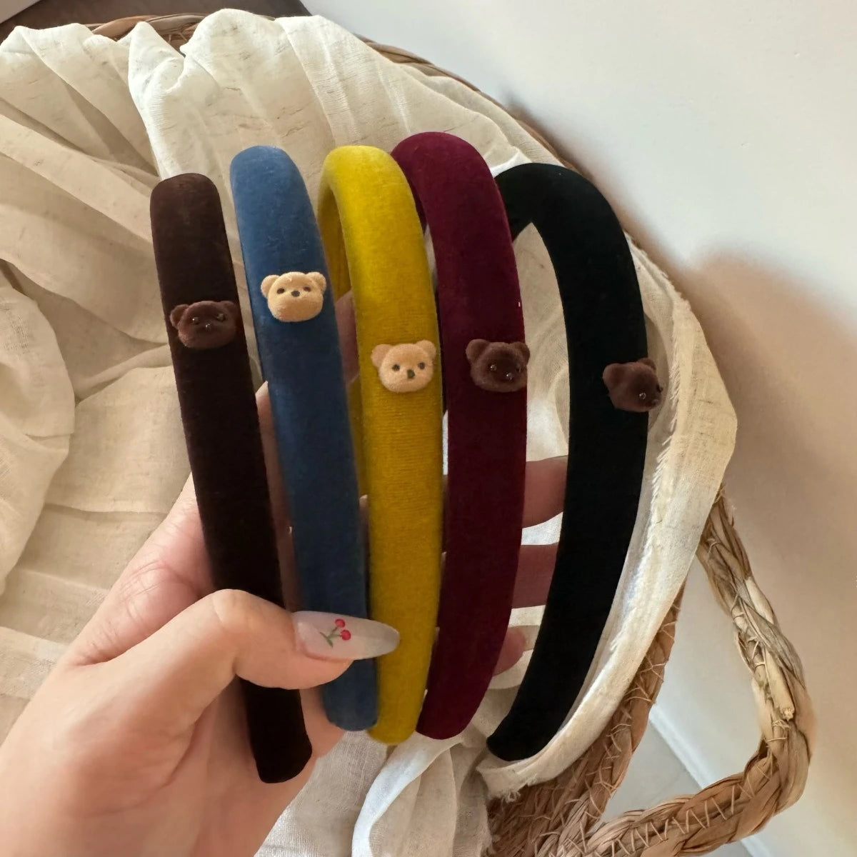 Autumn Winter Vintage Plush Teddy Bear Headband Sweet Cute Velvet Headband Korean Women Girls Daily Outgoing Hair Hoop Headwear Quake