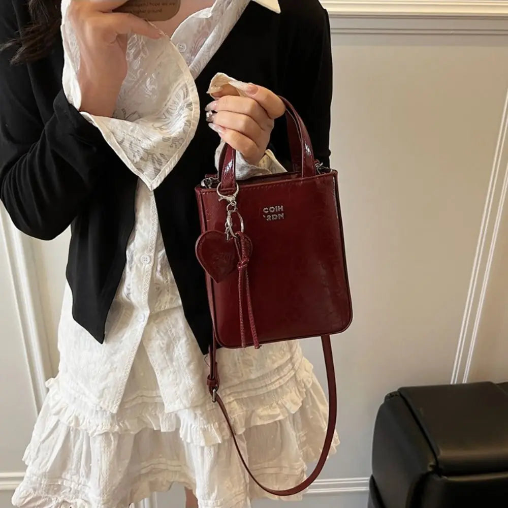 Trendy Pu Leather Shoulder Bag Chic Versatile Small Square Bag High Quality with Love Keychain Pendant Crossbody Bags for Women Quake