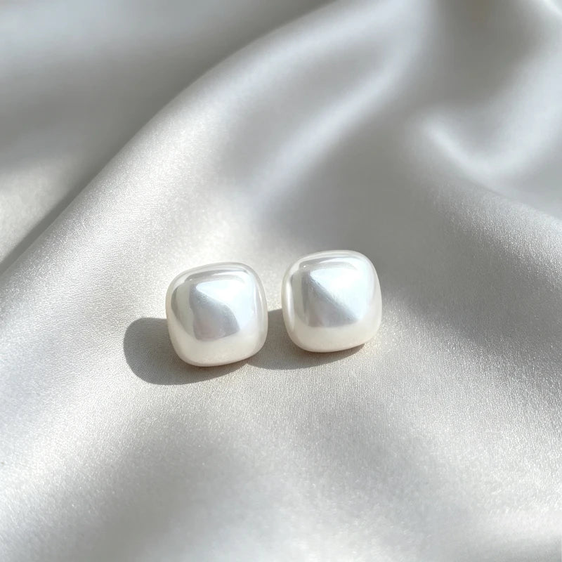 Soft Rounded Square Imitation Pearl Silver Stud Earrings Multi-size White Champagne Minimal Commute Luxury Women Ear Jewelry Quake