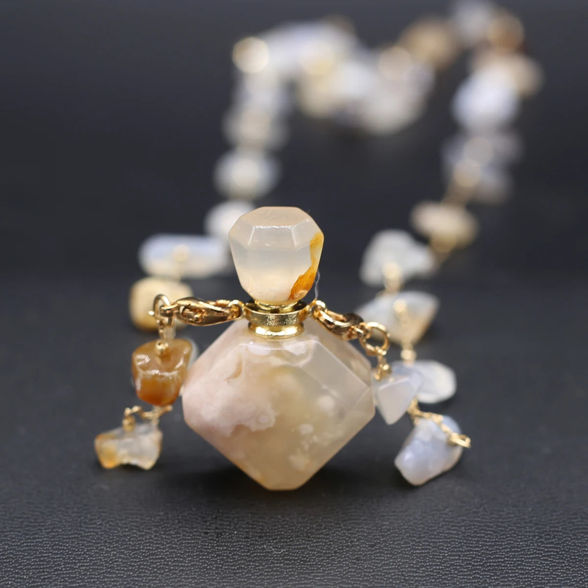 Hot Sale Essential Oil Bottles Sakura Agates Natural Stone Perfume Bottle Necklace Gravel Chain Women Necklace Dropshipping Quake