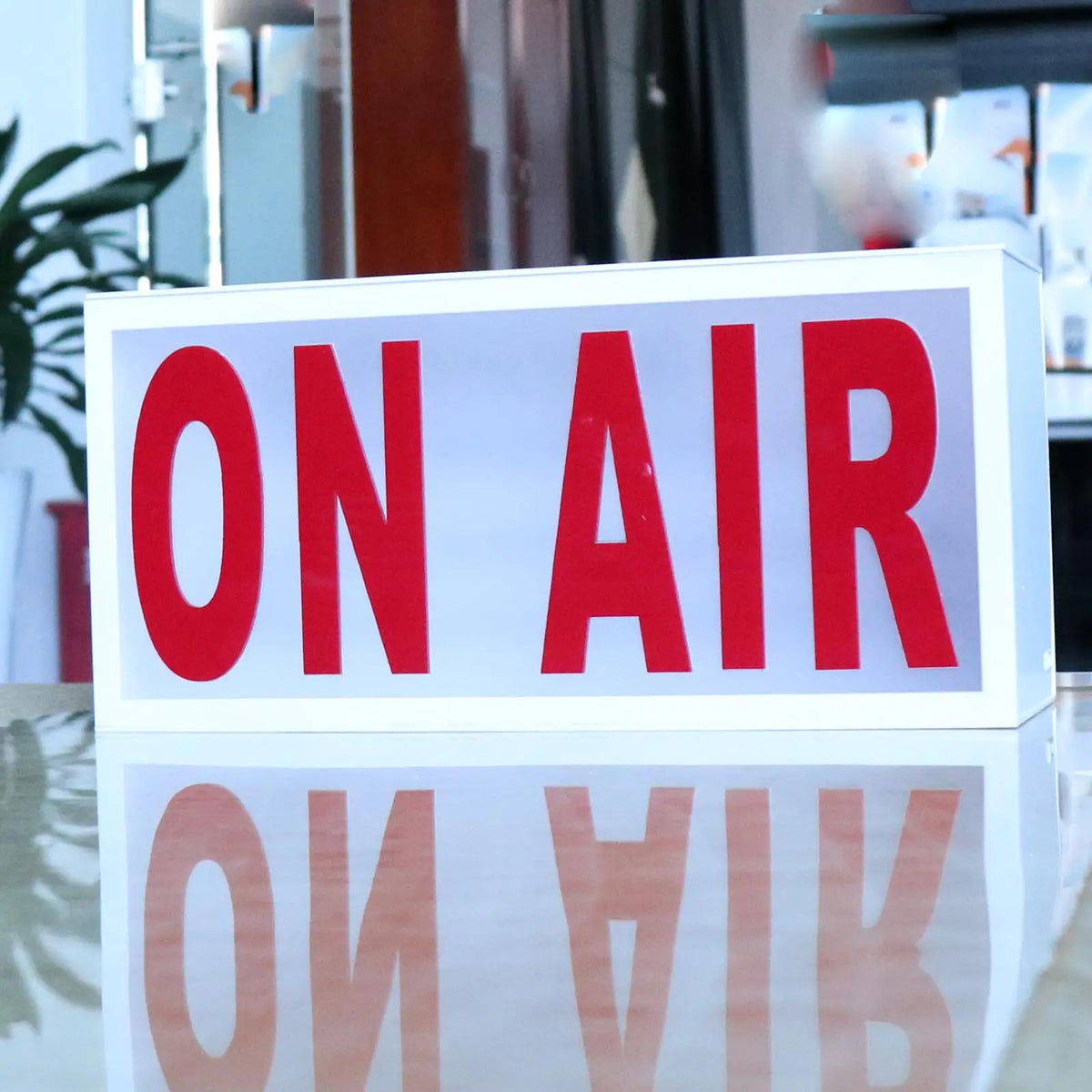 Studio Sign LED Illuminated Night Lights Wireless Using On The Air Light up Sign for Pub Recording Radio Home Decoration Quake