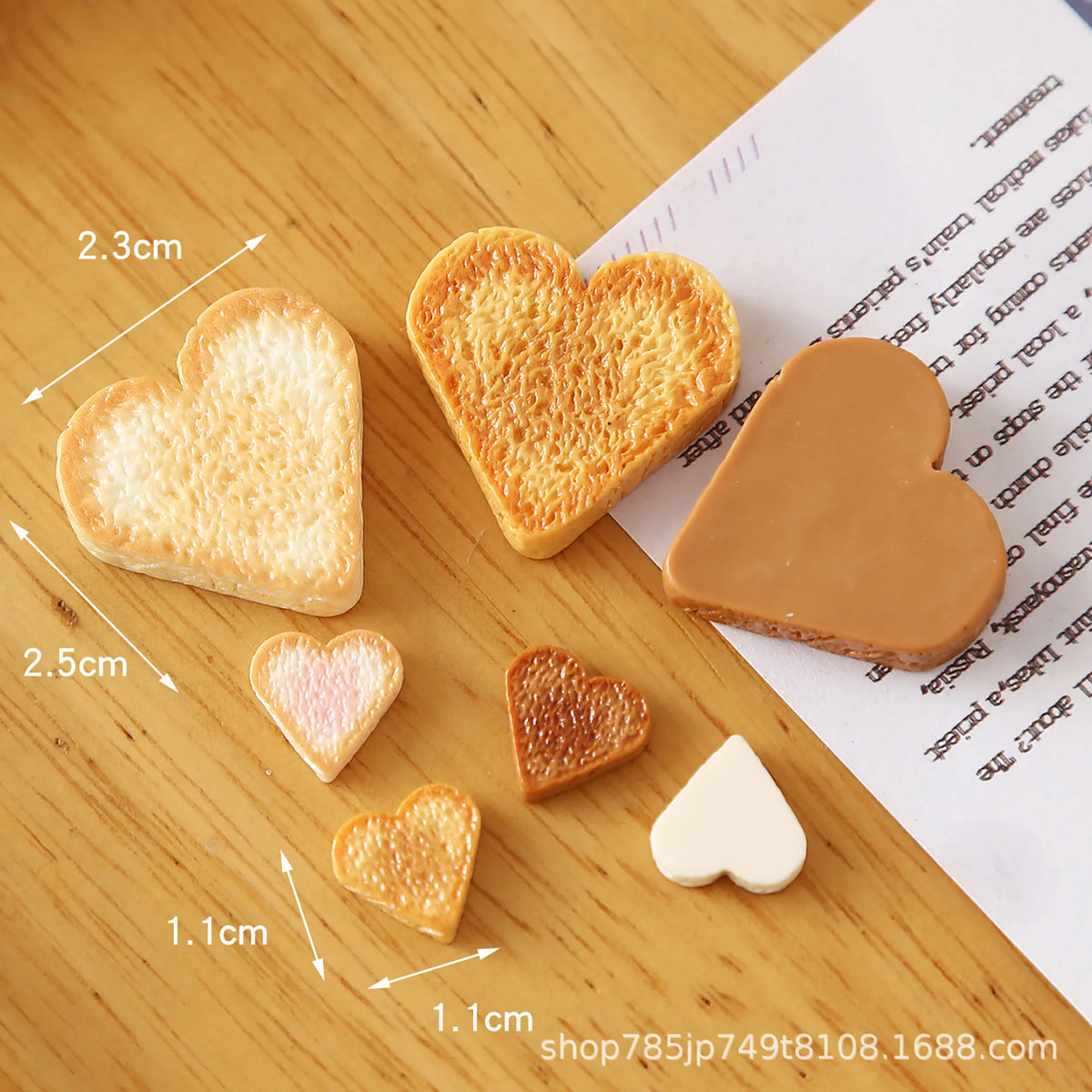 40pcs Kawaii Resin Simulation Heart Toast Food Play For Doll House Micro Landscape DIY Kitchen Food Desktop Ornament Accessories Quake
