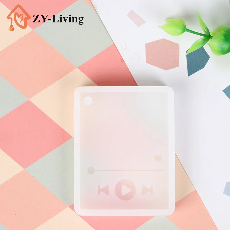 1Pcs Super Glossy Epoxy Resin Player Mold Keychain Casting Silicone Mould DIY Crafts Quake