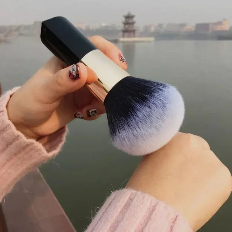 Large Size Powder Foundation Brush Professional Makeup Brush Multifunctional Cosmetic Blush Sculpting Bronzer Brush Makeup Tool Quake