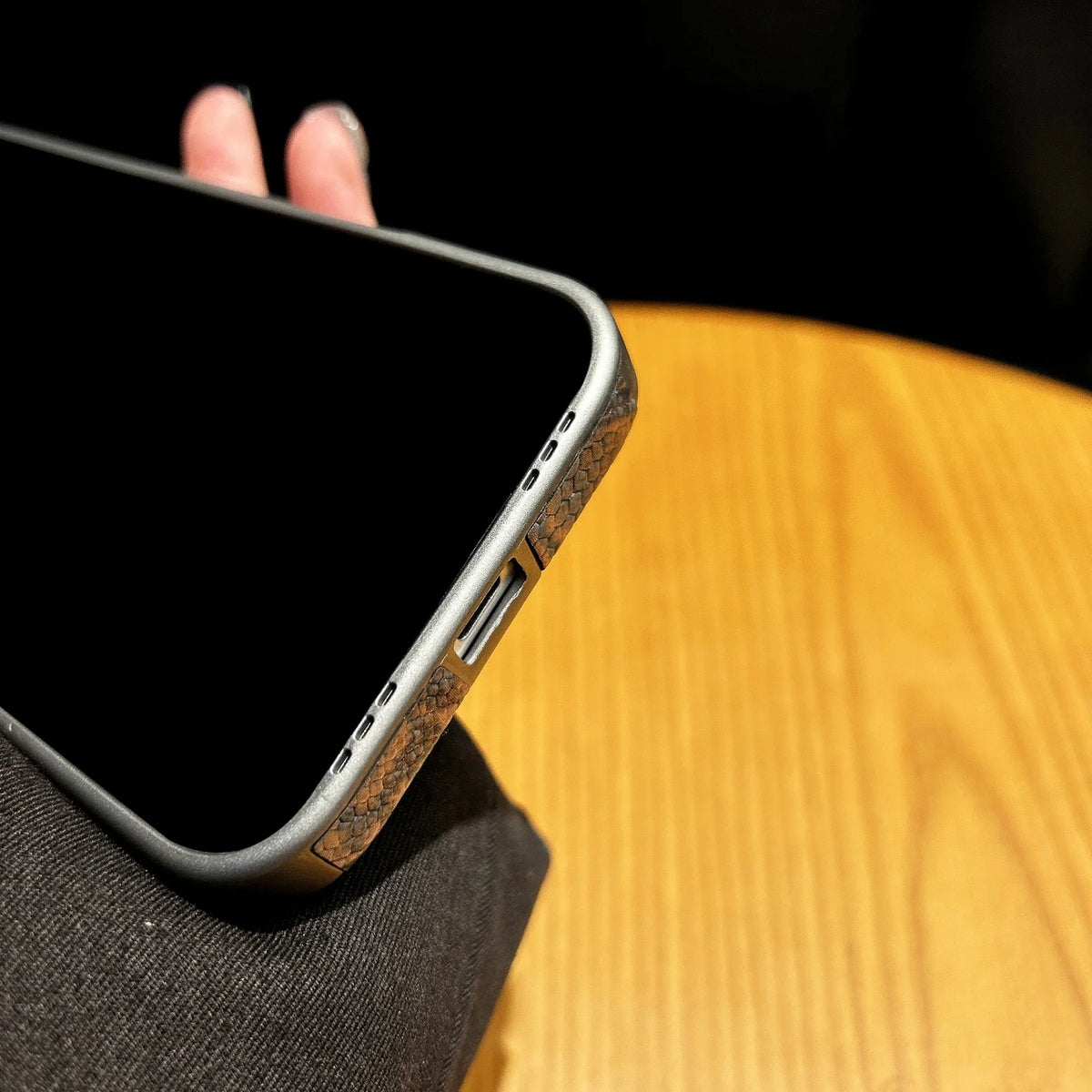 Fashion Snake Pattern Phone Case Compatible with MagSafe for iPhone 16/17 pro Max Wireless Charging Protective Cover Quake