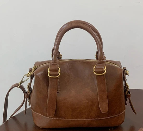Versatile Portable Bowling Bag Women's Autumn and Winter New Retro Fashion Pillow Bag Commuter Shoulder Messenger Bag Quake brown 21x11x14cm
