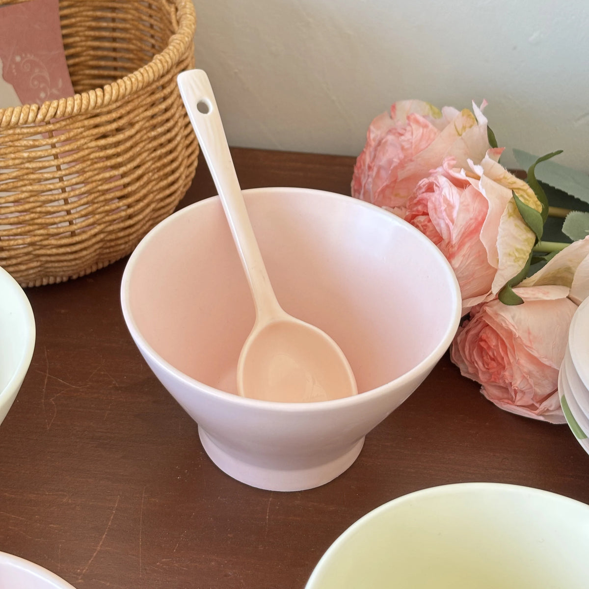 1 Set Ceramic Solid Color Hat Bowl with Spoon Multipurpose Tableware for Hot Pot Picnic Camping Dishwasher Microwave Oven Safe Quake Bowl and Spoon Set