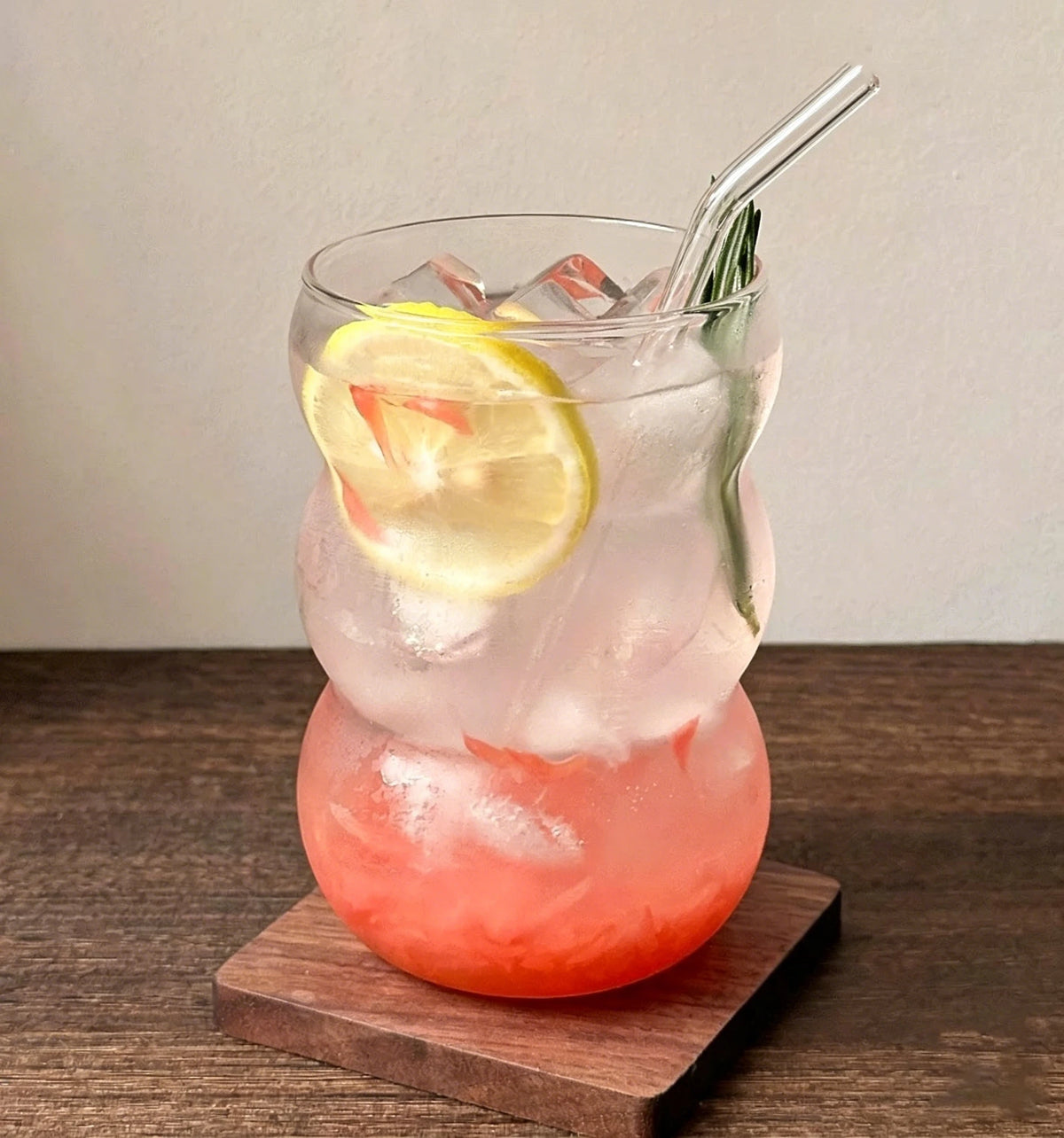 YWDL Transparent Glass Cup with Straw 350/550ml Cold Coffee Dessert Juice Milk Drinkware Mug Party Cocktail Teacup Quake