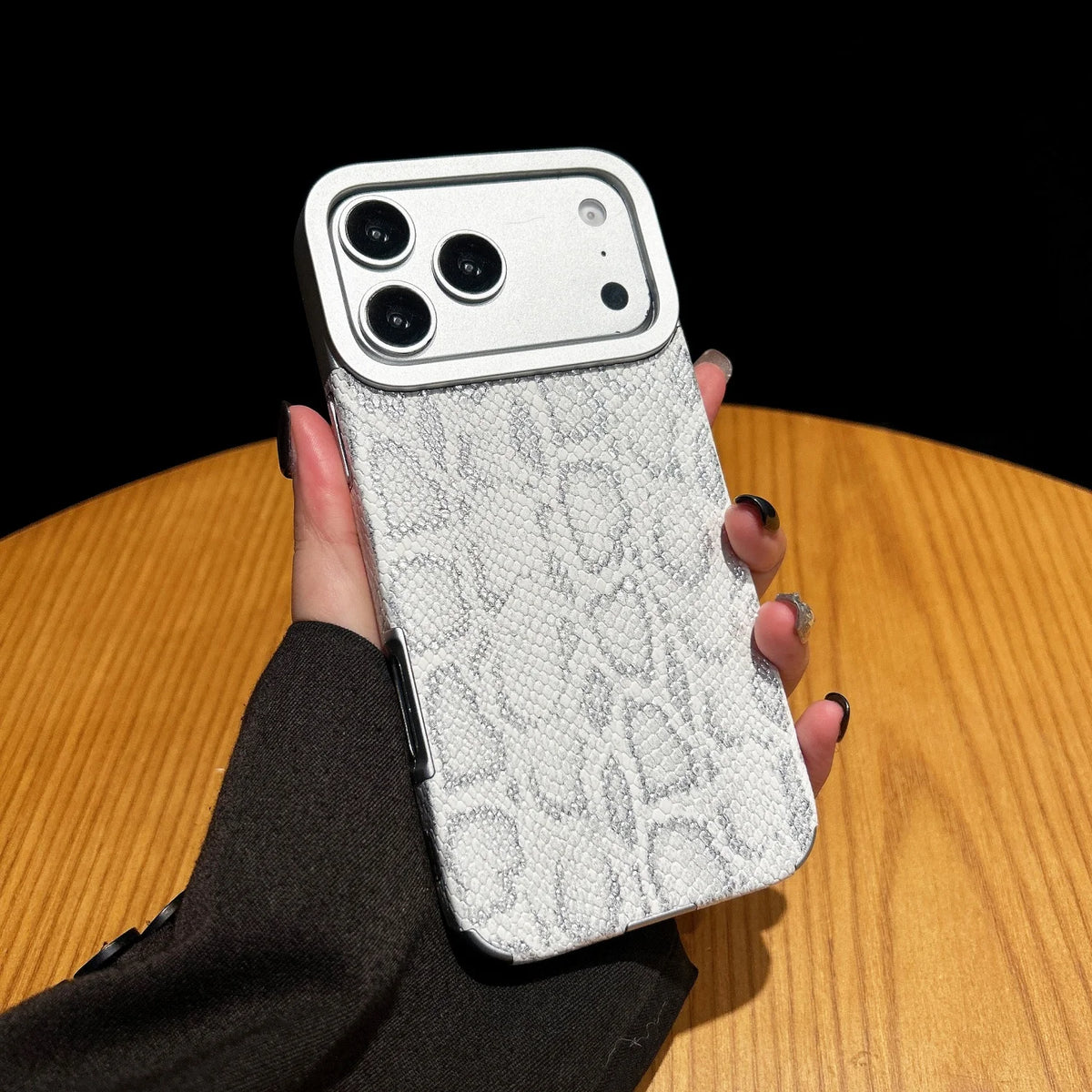 Fashion Snake Pattern Phone Case Compatible with MagSafe for iPhone 16/17 pro Max Wireless Charging Protective Cover Quake White iPhone17 Pro