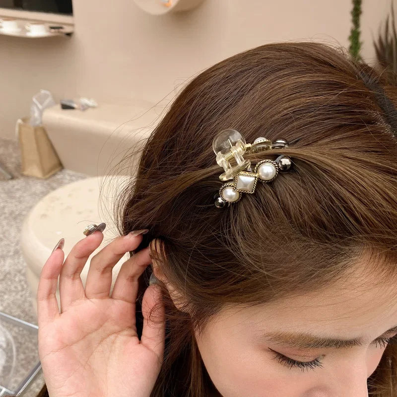 New Pearl Small Hair Claw Women Girls Sweet Cute Hair Grab Clip Sweet Elegant Broken Hairpins Hair Styling Accessories Quake