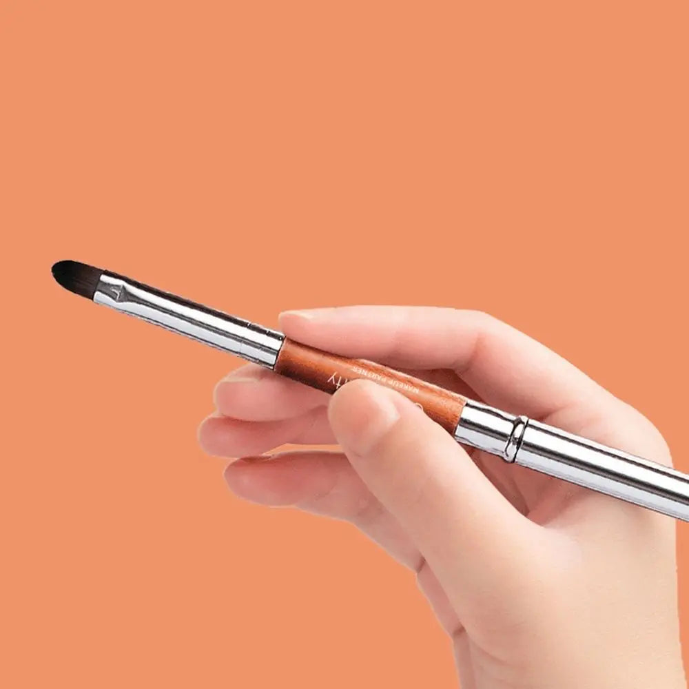 Beauty Make Up Tool Lip Gloss Brush Makeup Brush with Protect Cap Lady Lipstick Brush Cosmetic Brush Concealer Brush Lip Brush Quake