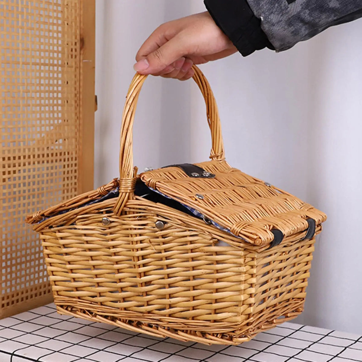 Picnic Basket Multipurpose Farm Handheld Basket Portable Flower Basket Woven Basket for Garden Wedding Holiday Banquet Bedroom Quake