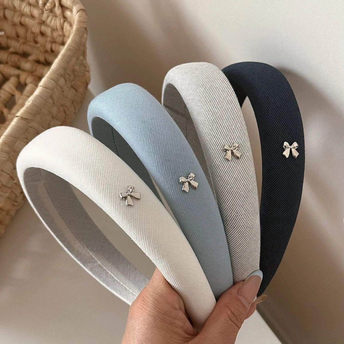 Silver Small Bow Headband Korean Sweet Temperament Pressure Hair Headband Daily Versatile Headband for Outdoor Hair Accessories Quake
