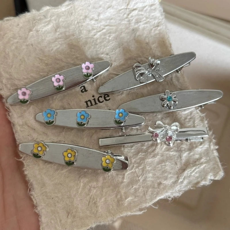 Silver Retro Small Flower Hair Clip Simple Diamond Duckbill Clip Fashion Versatile Hair Edge Clip Women Girls Hair Accessories Quake